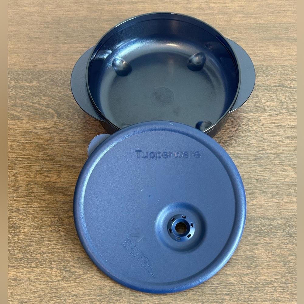 TUPPERWARE MICROWAVE ROUND VENT N SERVE INDIGO BLUE 1 3/4 CUPS